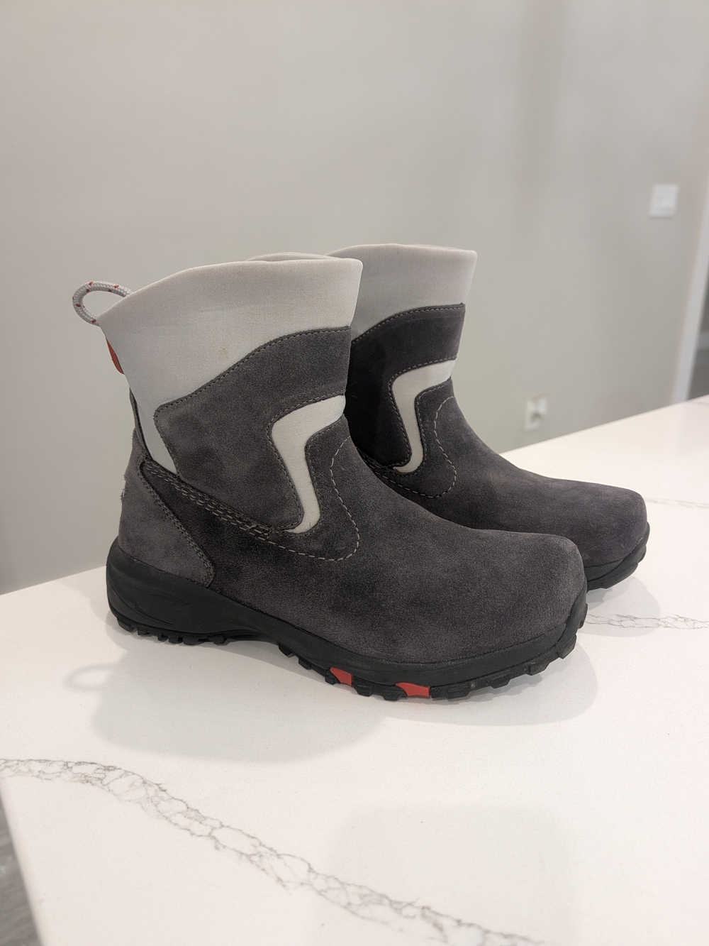 L.L.Bean Womens 9M Thinsulate Winter Snow Boots Gray Suede Insulated Pull On